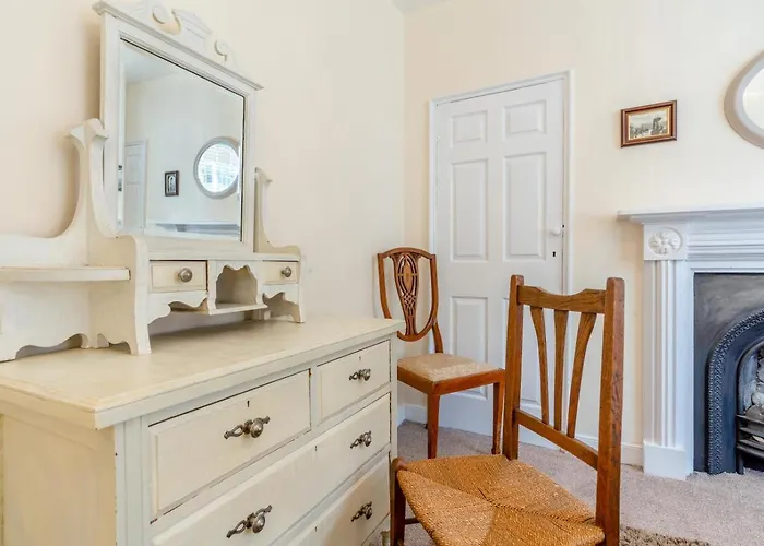 2 Bed In Oc-w010 * Whitby