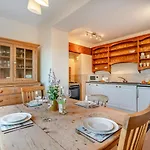 2 Bed In Oc-w010