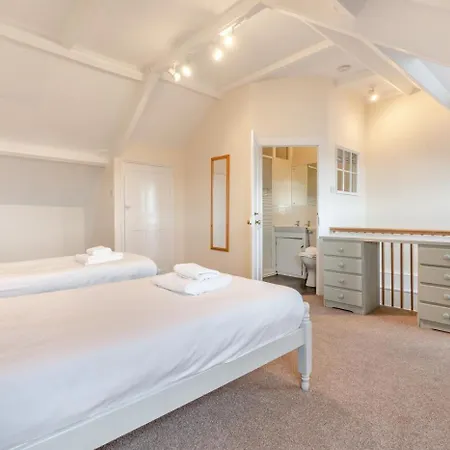 2 Bed In Oc-w010 Nyaraló *