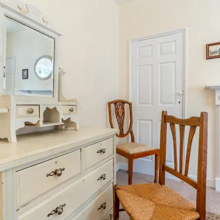 2 Bed In Oc-w010 * Whitby